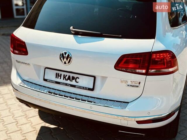 Белый Фольксваген Туарег, объемом двигателя 2.97 л и пробегом 172 тыс. км за 31500 $, фото 9 на Automoto.ua