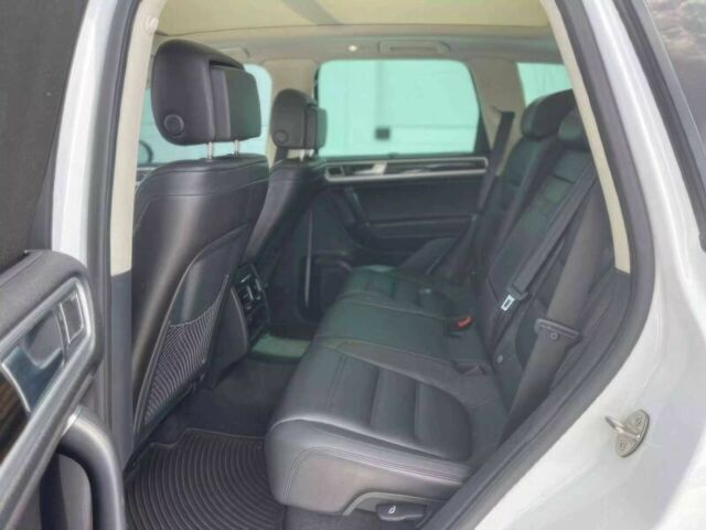 Белый Фольксваген Туарег, объемом двигателя 3.6 л и пробегом 71 тыс. км за 7500 $, фото 9 на Automoto.ua