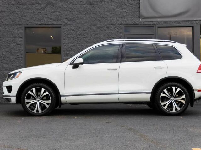 Білий Фольксваген Туарег, об'ємом двигуна 3 л та пробігом 76 тис. км за 12300 $, фото 2 на Automoto.ua