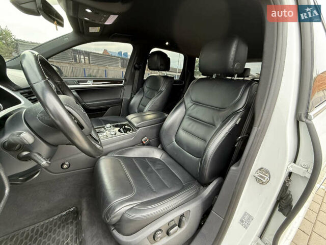 Білий Фольксваген Туарег, об'ємом двигуна 3 л та пробігом 135 тис. км за 32900 $, фото 25 на Automoto.ua