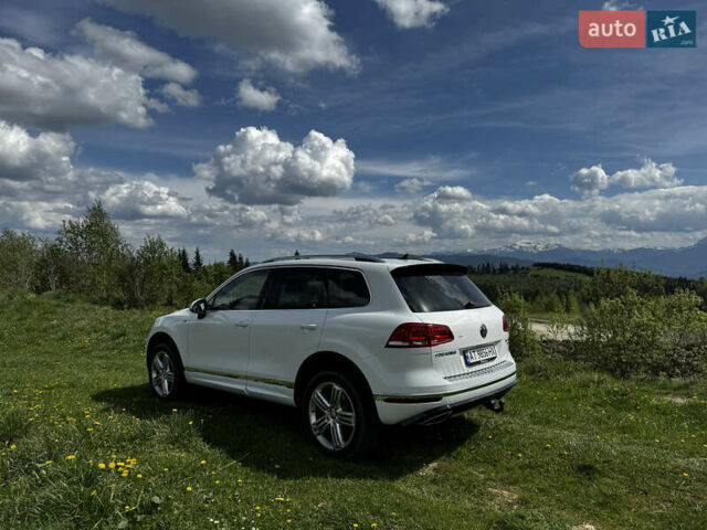 Белый Фольксваген Туарег, объемом двигателя 3 л и пробегом 196 тыс. км за 35000 $, фото 2 на Automoto.ua