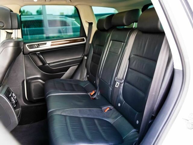 Білий Фольксваген Туарег, об'ємом двигуна 3 л та пробігом 76 тис. км за 12300 $, фото 9 на Automoto.ua