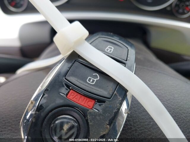 Белый Фольксваген Туарег, объемом двигателя 3 л и пробегом 196 тыс. км за 18900 $, фото 7 на Automoto.ua