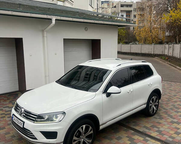 Белый Фольксваген Туарег, объемом двигателя 2.97 л и пробегом 188 тыс. км за 29200 $, фото 8 на Automoto.ua