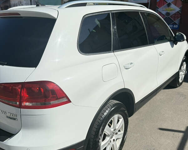 Білий Фольксваген Туарег, об'ємом двигуна 2.97 л та пробігом 265 тис. км за 25500 $, фото 4 на Automoto.ua