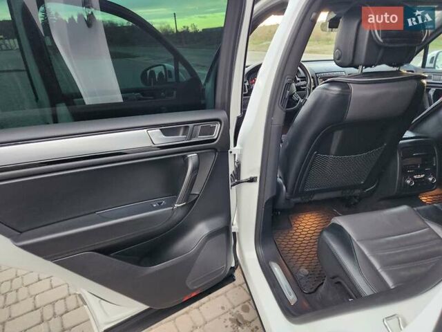 Белый Фольксваген Туарег, объемом двигателя 2.97 л и пробегом 269 тыс. км за 26900 $, фото 14 на Automoto.ua