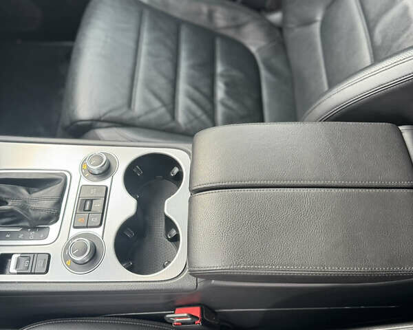 Білий Фольксваген Туарег, об'ємом двигуна 3 л та пробігом 131 тис. км за 34800 $, фото 10 на Automoto.ua