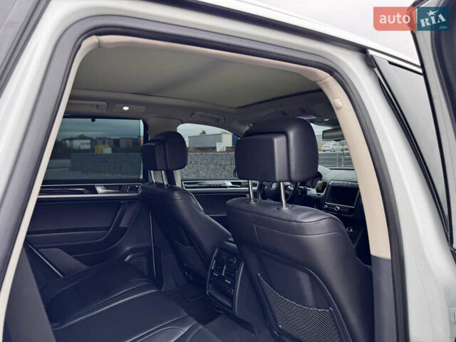 Фольксваген Туарег 2016 в Мукачеве на Automoto.ua Белый Фольксваген Туарег, объемом двигателя 3 л и пробегом 238 тыс. км за 22500 $, фото 26 на Automoto.ua