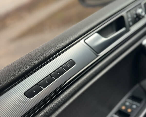 Білий Фольксваген Туарег, об'ємом двигуна 3 л та пробігом 131 тис. км за 34800 $, фото 14 на Automoto.ua