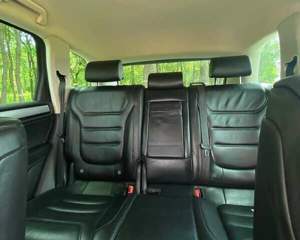 Білий Фольксваген Туарег, об'ємом двигуна 3 л та пробігом 222 тис. км за 24999 $, фото 14 на Automoto.ua