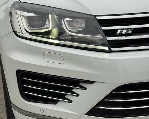 Белый Фольксваген Туарег, объемом двигателя 2.97 л и пробегом 418 тыс. км за 22900 $, фото 11 на Automoto.ua