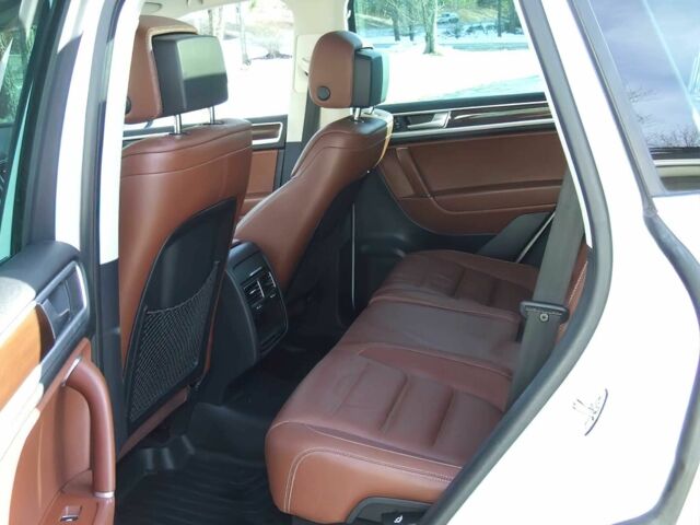 Белый Фольксваген Туарег, объемом двигателя 3.6 л и пробегом 80 тыс. км за 7900 $, фото 9 на Automoto.ua