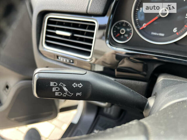 Білий Фольксваген Туарег, об'ємом двигуна 2.97 л та пробігом 300 тис. км за 21900 $, фото 23 на Automoto.ua