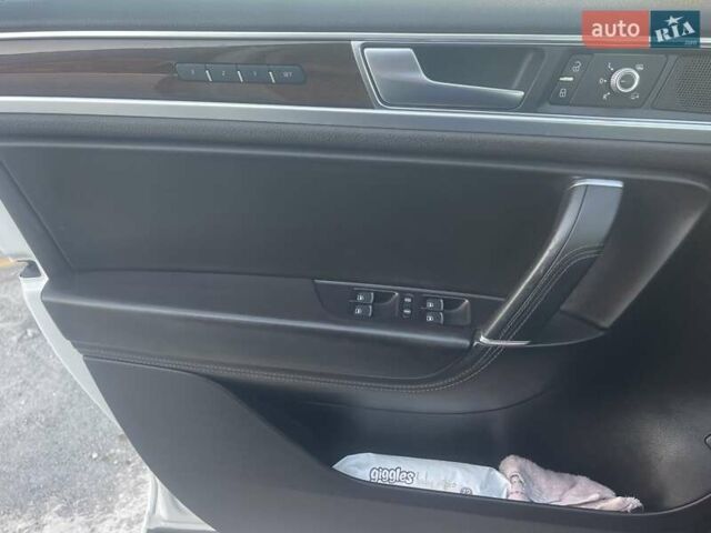 Фольксваген Туарег 2016 в Белой Церкве на Automoto.ua Белый Фольксваген Туарег, объемом двигателя 3 л и пробегом 264 тыс. км за 24500 $, фото 14 на Automoto.ua