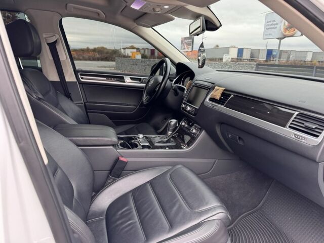 Белый Фольксваген Туарег, объемом двигателя 3 л и пробегом 238 тыс. км за 22500 $, фото 10 на Automoto.ua