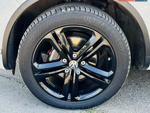 Белый Фольксваген Туарег, объемом двигателя 2.97 л и пробегом 172 тыс. км за 31500 $, фото 8 на Automoto.ua