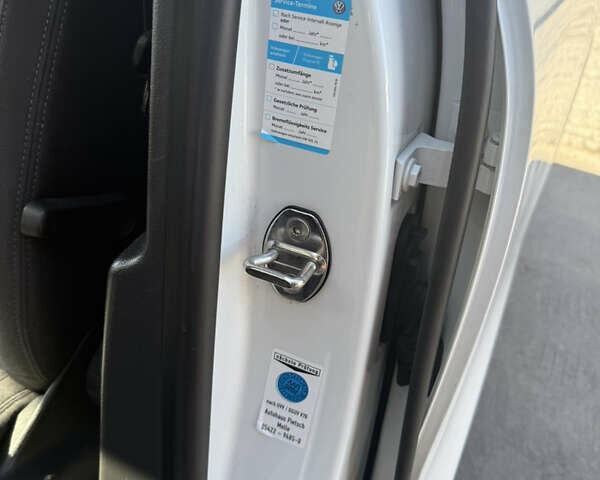 Білий Фольксваген Туарег, об'ємом двигуна 2.97 л та пробігом 265 тис. км за 25500 $, фото 16 на Automoto.ua