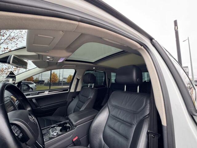 Белый Фольксваген Туарег, объемом двигателя 3 л и пробегом 238 тыс. км за 22500 $, фото 18 на Automoto.ua