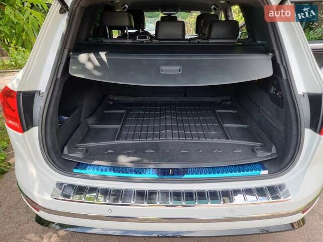 Белый Фольксваген Туарег, объемом двигателя 2.97 л и пробегом 237 тыс. км за 31000 $, фото 15 на Automoto.ua