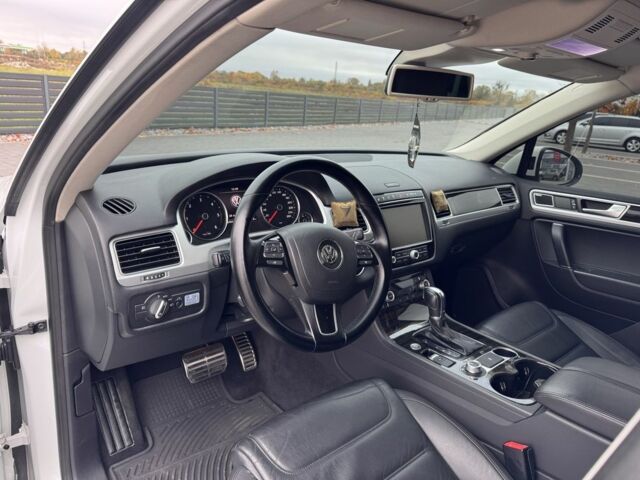 Белый Фольксваген Туарег, объемом двигателя 3 л и пробегом 238 тыс. км за 22500 $, фото 9 на Automoto.ua