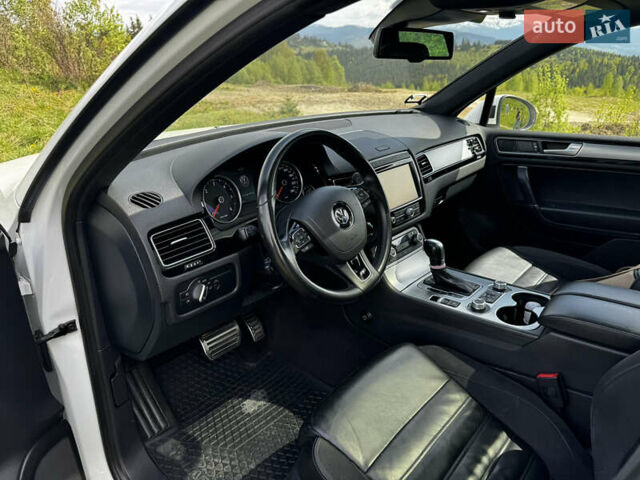 Белый Фольксваген Туарег, объемом двигателя 3 л и пробегом 196 тыс. км за 35000 $, фото 4 на Automoto.ua