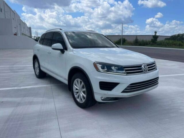 Белый Фольксваген Туарег, объемом двигателя 3.6 л и пробегом 71 тыс. км за 7500 $, фото 2 на Automoto.ua