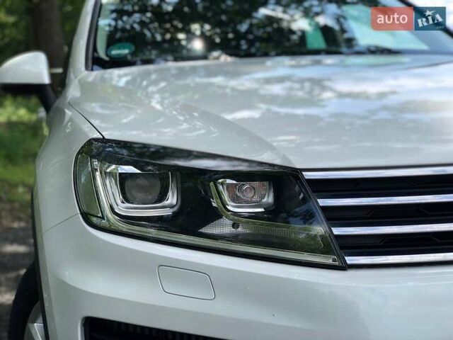 Білий Фольксваген Туарег, об'ємом двигуна 3 л та пробігом 222 тис. км за 24999 $, фото 41 на Automoto.ua