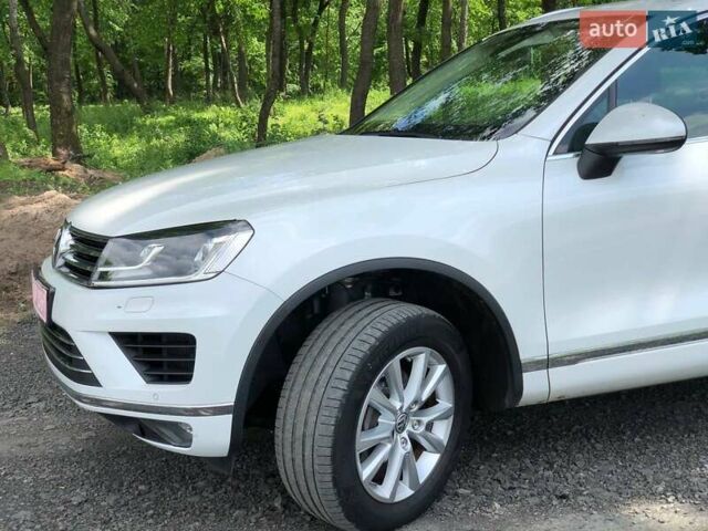 Білий Фольксваген Туарег, об'ємом двигуна 3 л та пробігом 222 тис. км за 24999 $, фото 48 на Automoto.ua