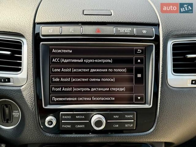 Белый Фольксваген Туарег, объемом двигателя 2.97 л и пробегом 172 тыс. км за 31500 $, фото 28 на Automoto.ua