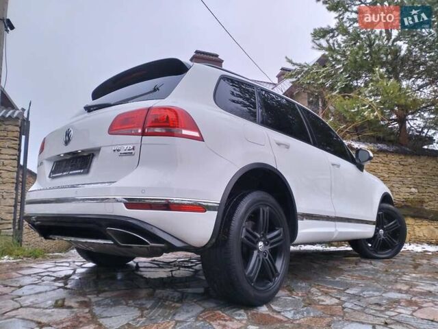Белый Фольксваген Туарег, объемом двигателя 3 л и пробегом 183 тыс. км за 28700 $, фото 1 на Automoto.ua