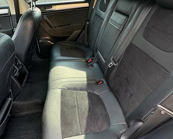 Фольксваген Туарег 2016 в Киеве на Automoto.ua Белый Фольксваген Туарег, объемом двигателя 3 л и пробегом 180 тыс. км за 22500 $, фото 30 на Automoto.ua