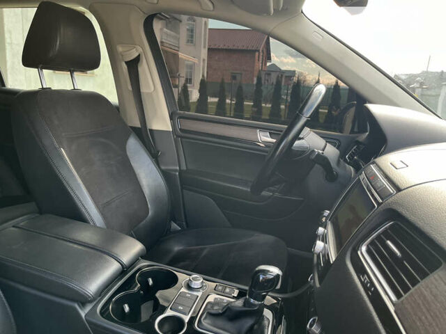 Білий Фольксваген Туарег, об'ємом двигуна 2.97 л та пробігом 300 тис. км за 21900 $, фото 21 на Automoto.ua