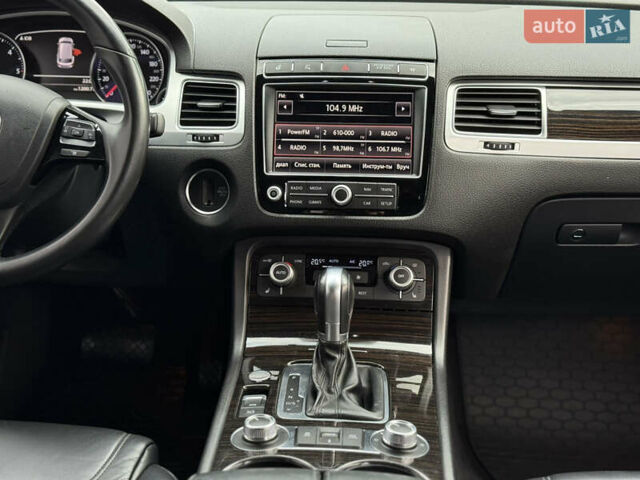 Білий Фольксваген Туарег, об'ємом двигуна 3 л та пробігом 135 тис. км за 32900 $, фото 43 на Automoto.ua