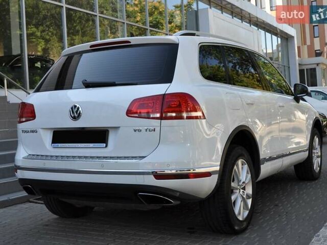 Белый Фольксваген Туарег, объемом двигателя 2.97 л и пробегом 263 тыс. км за 23000 $, фото 9 на Automoto.ua