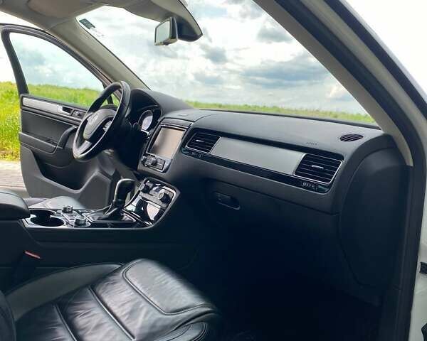 Білий Фольксваген Туарег, об'ємом двигуна 3 л та пробігом 222 тис. км за 24999 $, фото 8 на Automoto.ua