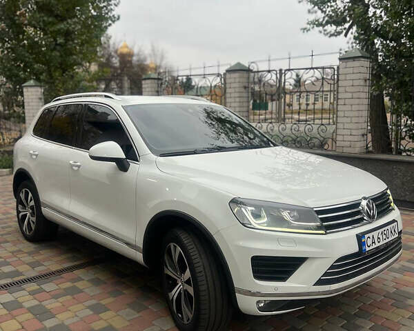 Белый Фольксваген Туарег, объемом двигателя 2.97 л и пробегом 188 тыс. км за 29200 $, фото 7 на Automoto.ua