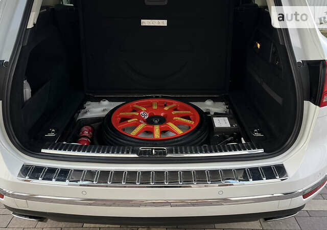 Білий Фольксваген Туарег, об'ємом двигуна 2.97 л та пробігом 300 тис. км за 21900 $, фото 47 на Automoto.ua