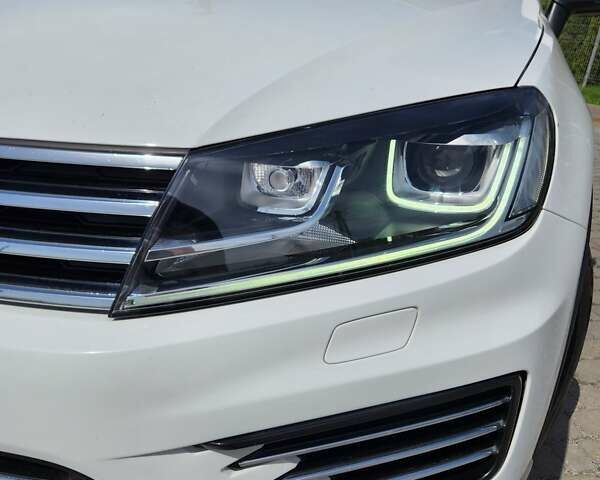 Белый Фольксваген Туарег, объемом двигателя 2.97 л и пробегом 269 тыс. км за 26900 $, фото 7 на Automoto.ua