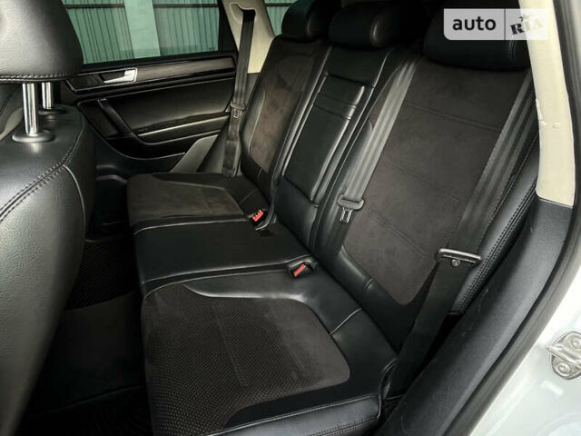 Білий Фольксваген Туарег, об'ємом двигуна 2.97 л та пробігом 300 тис. км за 21900 $, фото 50 на Automoto.ua