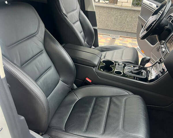 Белый Фольксваген Туарег, объемом двигателя 2.97 л и пробегом 188 тыс. км за 29200 $, фото 13 на Automoto.ua