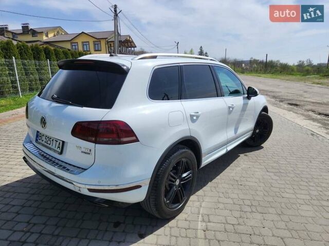 Белый Фольксваген Туарег, объемом двигателя 2.97 л и пробегом 269 тыс. км за 26900 $, фото 3 на Automoto.ua