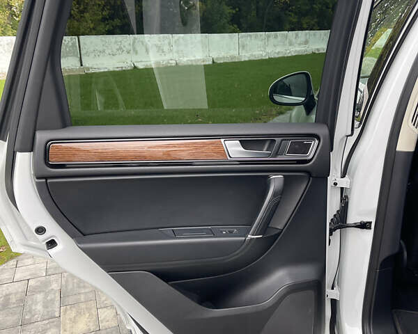 Фольксваген Туарег 2016 в Луцке на Automoto.ua Белый Фольксваген Туарег, объемом двигателя 2.97 л и пробегом 146 тыс. км за 33800 $, фото 34 на Automoto.ua