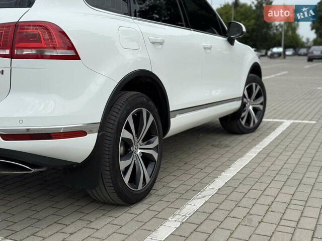 Білий Фольксваген Туарег, об'ємом двигуна 3 л та пробігом 135 тис. км за 32900 $, фото 18 на Automoto.ua