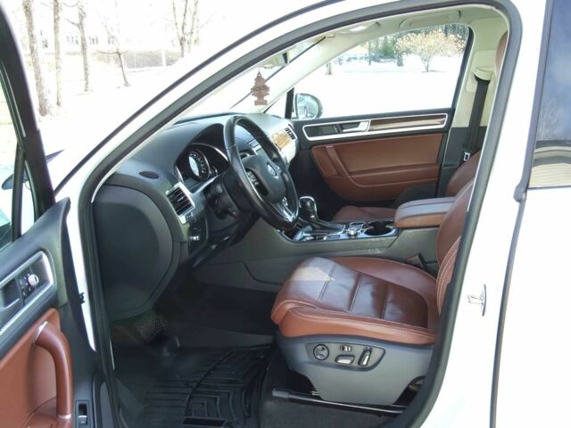 Белый Фольксваген Туарег, объемом двигателя 3.6 л и пробегом 80 тыс. км за 7900 $, фото 8 на Automoto.ua