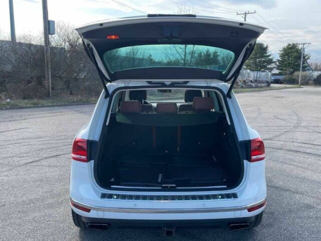 Белый Фольксваген Туарег, объемом двигателя 0 л и пробегом 31 тыс. км за 16000 $, фото 8 на Automoto.ua