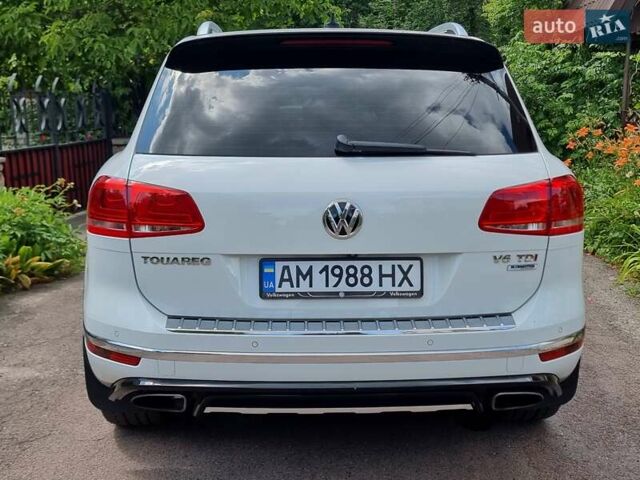 Белый Фольксваген Туарег, объемом двигателя 2.97 л и пробегом 237 тыс. км за 31000 $, фото 5 на Automoto.ua
