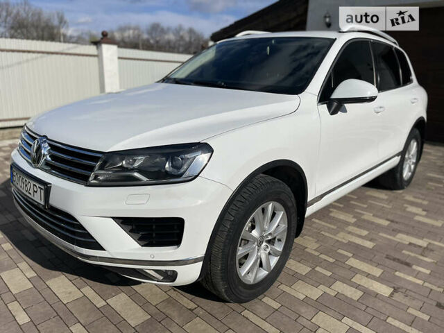 Білий Фольксваген Туарег, об'ємом двигуна 2.97 л та пробігом 300 тис. км за 21900 $, фото 3 на Automoto.ua