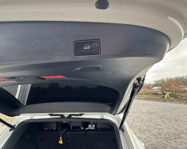 Білий Фольксваген Туарег, об'ємом двигуна 3 л та пробігом 131 тис. км за 34800 $, фото 25 на Automoto.ua