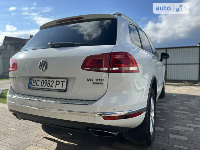 Білий Фольксваген Туарег, об'ємом двигуна 2.97 л та пробігом 300 тис. км за 21900 $, фото 19 на Automoto.ua