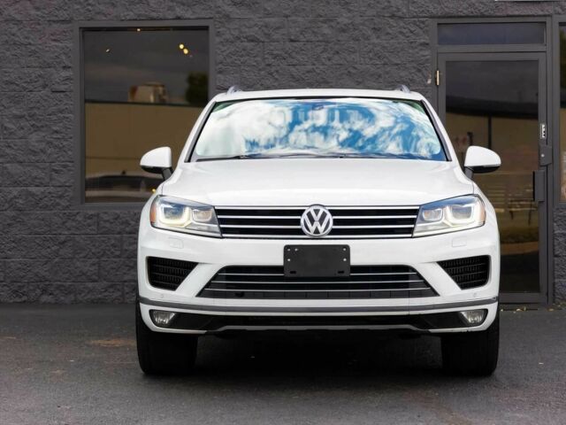 Білий Фольксваген Туарег, об'ємом двигуна 3 л та пробігом 76 тис. км за 12300 $, фото 1 на Automoto.ua